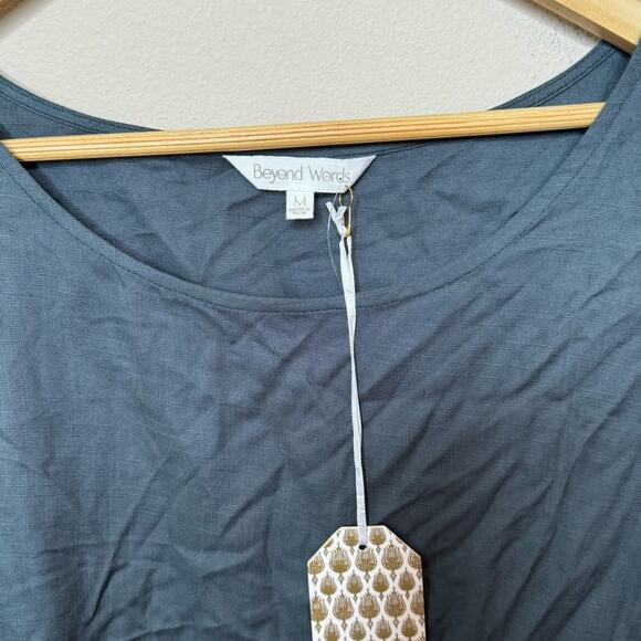 Beyond Words NWT Grey Boxy Oversized Crop Top Size M - Picture 2 of 6